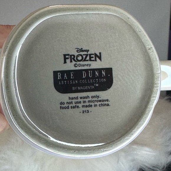 🚨Price Drop🚨 Rae Dunn Frozen Elsa Iridescent "Let it Go" mug - Picture 4 of 4